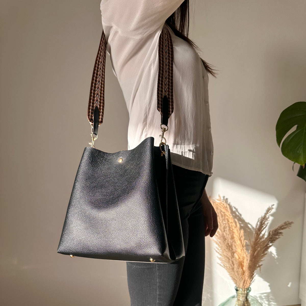 Orenza | Crossbody Bucket Bag